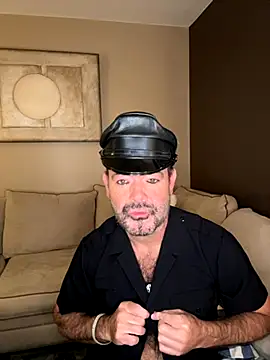 Snapshot of NYCLeatherBoi chatting on 09-14-25, 01:05 NYCLeatherBoi online show from 09-14-25, 01:05