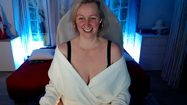 MarleneBloem online show from 12-16-25, 05:40