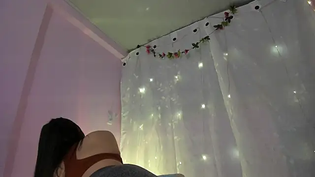 Snapshot of Samanta_roberts1 chatting on 01-17-25, 12:42 Samanta roberts1 online show from 01-17-25, 12:42