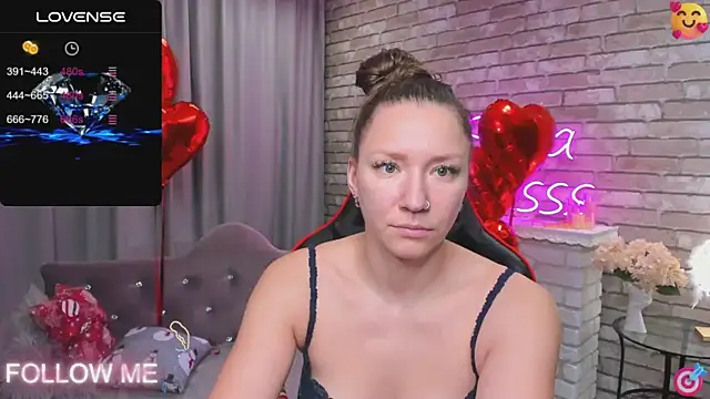 Snapshot of SarahCoksss chatting on 02-13-25, 12:24 SarahCoksss online show from 02-13-25, 12:24