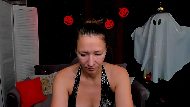 Snapshot of SarahCoksss chatting on 10-29-25, 12:24 SarahCoksss online show from 10-29-25, 12:24