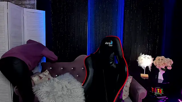 Snapshot of SarahCoksss chatting on 11-06-25, 12:44 SarahCoksss online show from 11-06-25, 12:44