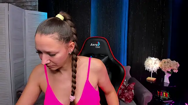 Snapshot of SarahCoksss chatting on 11-09-25, 12:03 SarahCoksss online show from 11-09-25, 12:03