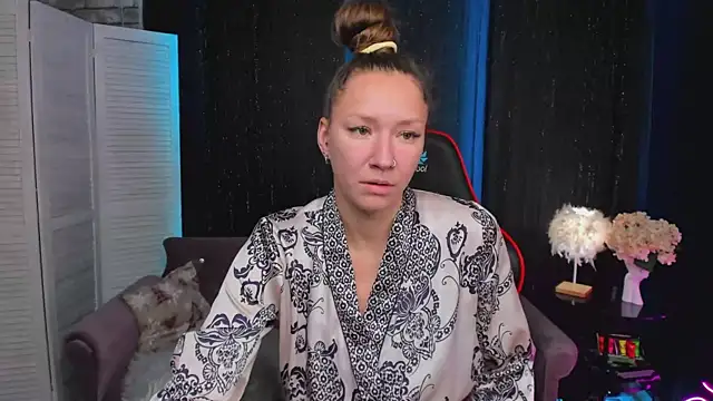 Snapshot of SarahCoksss chatting on 11-11-25, 12:54 SarahCoksss online show from 11-11-25, 12:54