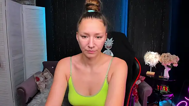 Snapshot of SarahCoksss chatting on 11-18-25, 12:38 SarahCoksss online show from 11-18-25, 12:38