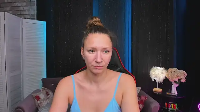 Snapshot of SarahCoksss chatting on 11-25-25, 12:10 SarahCoksss online show from 11-25-25, 12:10