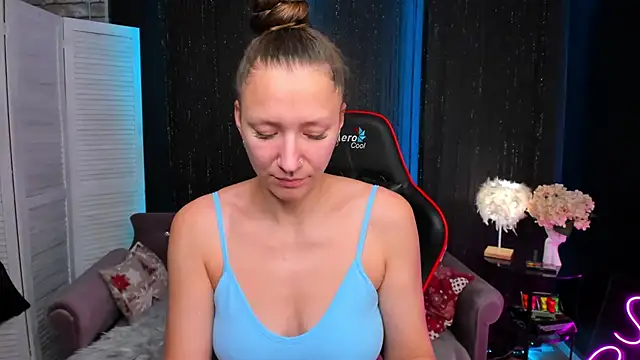 Snapshot of SarahCoksss chatting on 11-28-25, 12:24 SarahCoksss online show from 11-28-25, 12:24