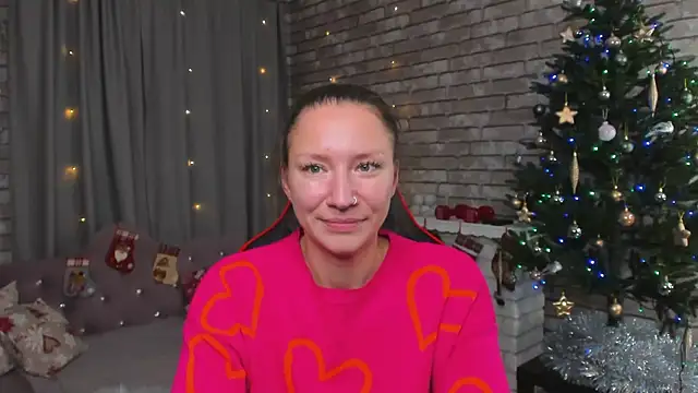 Snapshot of SarahCoksss chatting on 12-19-25, 12:17 SarahCoksss online show from 12-19-25, 12:17