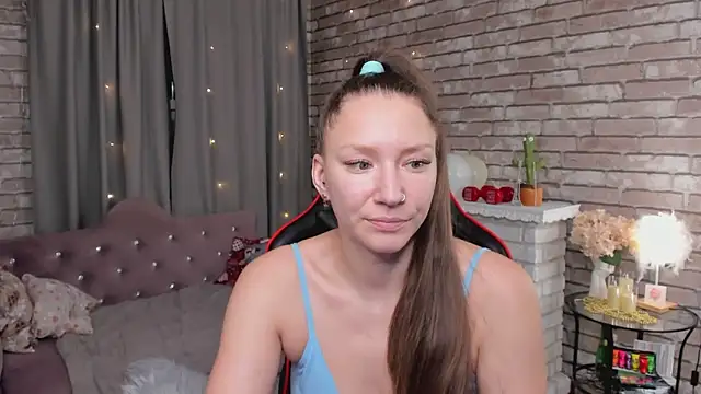 Snapshot of SarahCoksss chatting on 02-01-26, 01:04 SarahCoksss online show from 02-01-26, 01:04