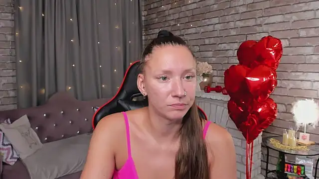 Snapshot of SarahCoksss chatting on 03-07-26, 12:51 SarahCoksss online show from 03-07-26, 12:51