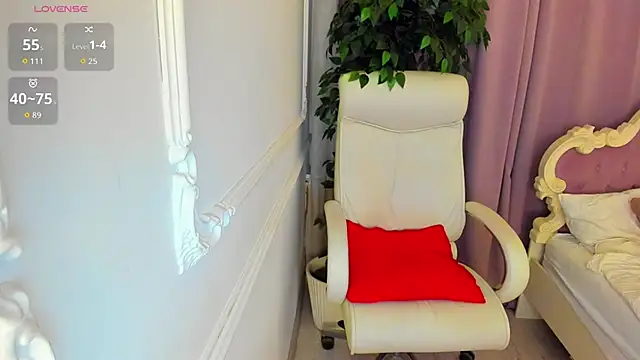 Snapshot of Lily_Marlin chatting on 02-22-26, 06:02 Lily Marlin online show from 02-22-26, 06:02