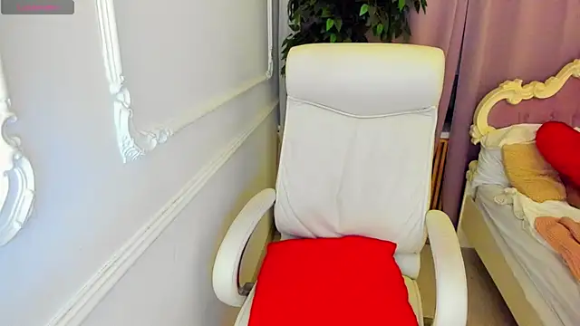 Snapshot of Lily_Marlin chatting on 03-06-26, 04:42 Lily Marlin online show from 03-06-26, 04:42