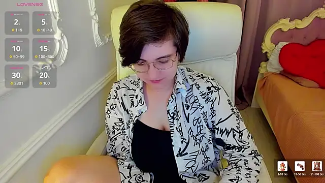 Snapshot of Lily_Marlin chatting on 07-24-26, 12:19 Lily Marlin online show from 07-24-26, 12:19