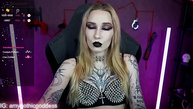 Snapshot of amywhitenessxx chatting on 11-23-25, 02:17 amywhitenessxx online show from 11-23-25, 02:17