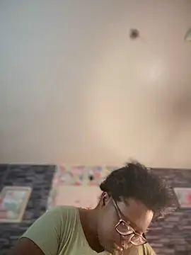 Snapshot of Yagurl__west chatting on 11-11-25, 08:53 Yagurl west online show from 11-11-25, 08:53