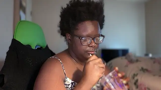 Snapshot of Yagurl__west chatting on 01-10-26, 02:13 Yagurl west online show from 01-10-26, 02:13