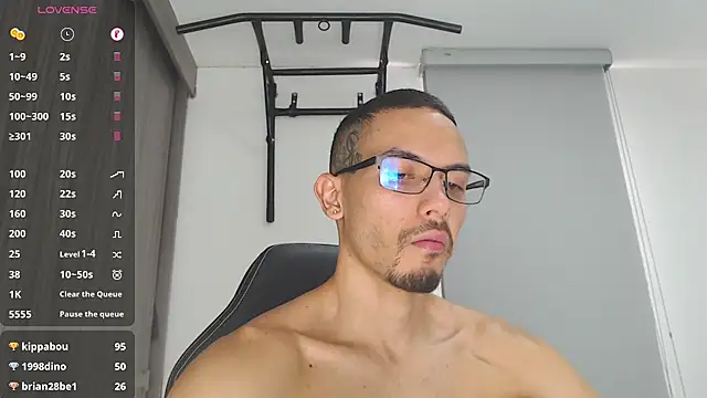 Snapshot of russthiago chatting on 01-02-25, 04:35 russthiago online show from 01-02-25, 04:35