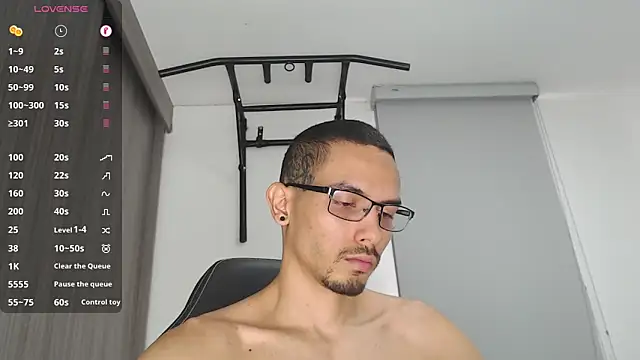 Snapshot of russthiago chatting on 03-05-25, 04:02 russthiago online show from 03-05-25, 04:02