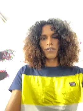 Snapshot of lau_sil chatting on 10-29-25, 10:11 lau sil online show from 10-29-25, 10:11