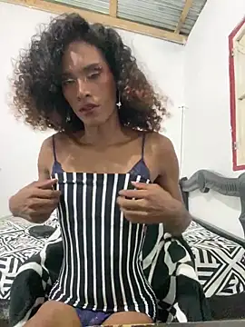 Snapshot of lau_sil chatting on 02-10-26, 10:03 lau sil online show from 02-10-26, 10:03