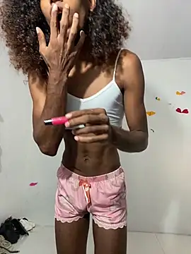 Snapshot of lau_sil chatting on 03-15-26, 10:05 lau sil online show from 03-15-26, 10:05