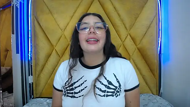 Paola Lyon  online show from 02-07-25, 09:04