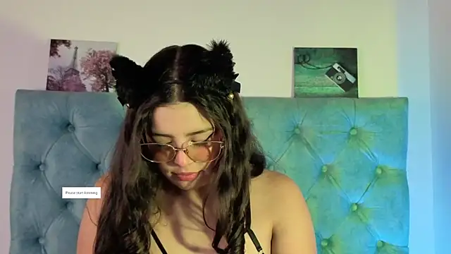 Paola Lyon  online show from 09-12-25, 06:52