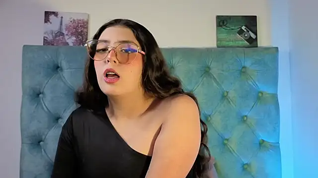 Paola Lyon  online show from 09-24-25, 06:22