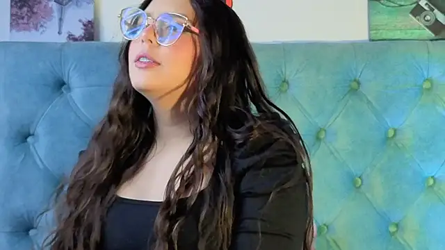 Paola Lyon  online show from 10-21-25, 07:03