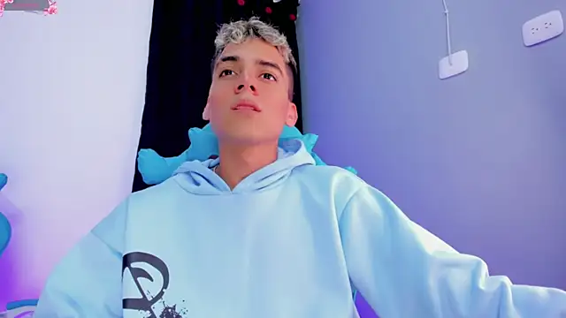 Snapshot of jake_and_joaquin chatting on 01-21-25, 01:50 jake and joaquin online show from 01-21-25, 01:50