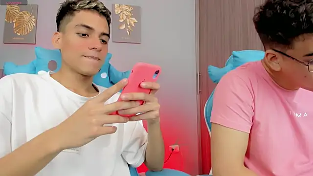 Snapshot of jake_and_joaquin chatting on 02-25-25, 11:55 jake and joaquin online show from 02-25-25, 11:55