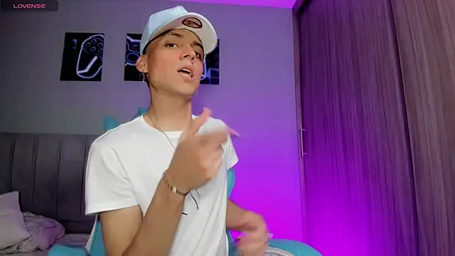 Snapshot of jake_and_joaquin chatting on 09-14-25, 04:11 jake and joaquin online show from 09-14-25, 04:11