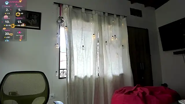 Snapshot of Rainbow_leia chatting on 12-21-24, 06:44 Rainbow leia online show from 12-21-24, 06:44