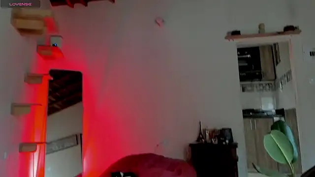 Snapshot of Rainbow_leia chatting on 03-08-26, 08:01 Rainbow leia online show from 03-08-26, 08:01