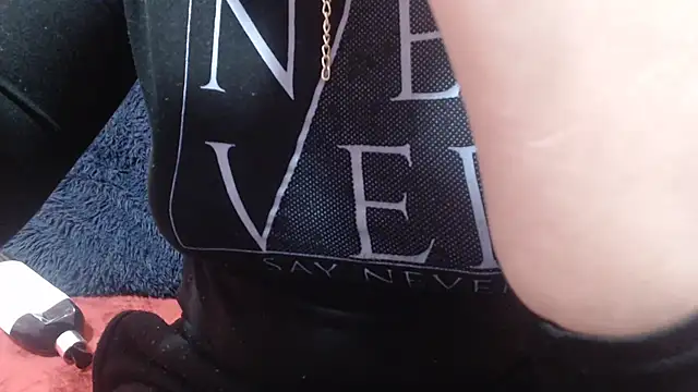 nadescomthxx online show from 10-18-25, 04:19