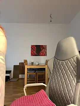 Snapshot of Mona-Peaches chatting on 12-19-24, 12:23 Mona-Peaches online show from 12-19-24, 12:23