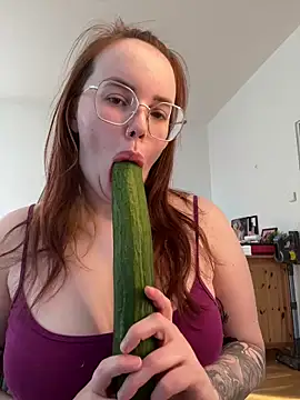 Snapshot of Mona-Peaches chatting on 01-30-25, 08:32 Mona-Peaches online show from 01-30-25, 08:32