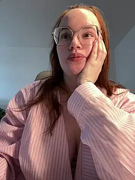 Snapshot of Mona-Peaches chatting on 02-01-25, 11:10 Mona-Peaches online show from 02-01-25, 11:10