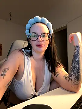 Snapshot of Mona-Peaches chatting on 09-26-25, 07:45 Mona-Peaches online show from 09-26-25, 07:45
