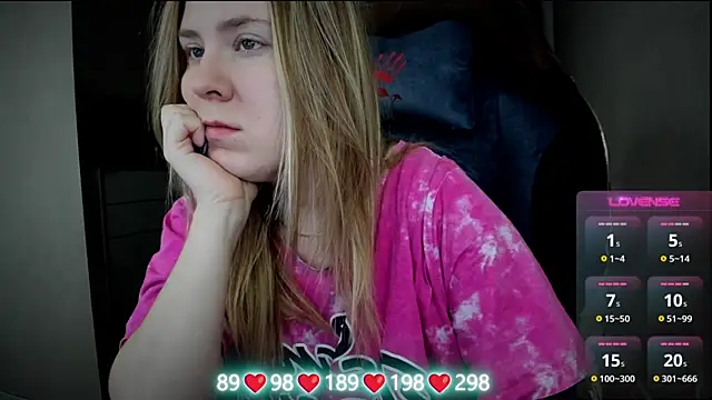 Olivia Munk online show from 12-14-25, 03:45