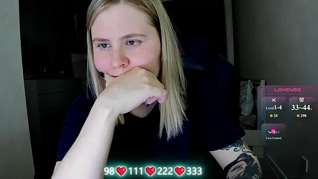 Snapshot of Olivia_Munk chatting on 05-22-26, 04:01 Olivia Munk online show from 05-22-26, 04:01
