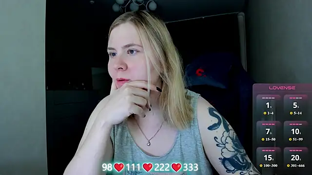 Snapshot of Olivia_Munk chatting on 06-07-26, 04:05 Olivia Munk online show from 06-07-26, 04:05