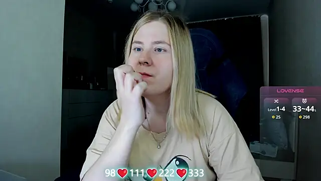 Snapshot of Olivia_Munk chatting on 06-11-26, 06:33 Olivia Munk online show from 06-11-26, 06:33
