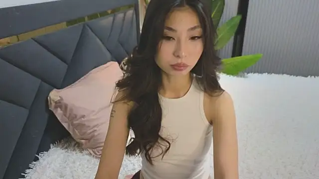 Snapshot of TrishaRey chatting on 10-20-25, 04:46 TrishaRey online show from 10-20-25, 04:46