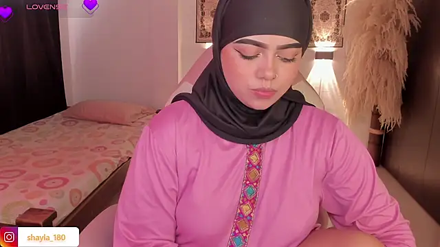 shayla 18 online show from 10-24-25, 09:22