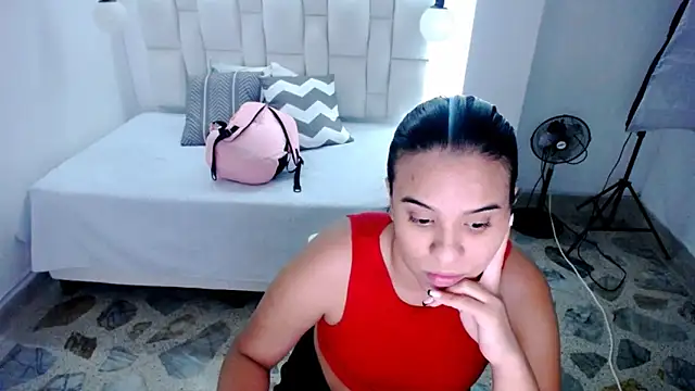 Snapshot of tiffany__pink chatting on 03-06-25, 07:10 tiffany pink online show from 03-06-25, 07:10