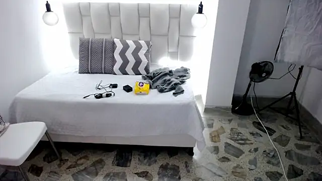 Snapshot of tiffany__pink chatting on 03-21-25, 08:50 tiffany pink online show from 03-21-25, 08:50