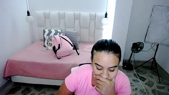 Snapshot of tiffany__pink chatting on 03-22-25, 08:15 tiffany pink online show from 03-22-25, 08:15