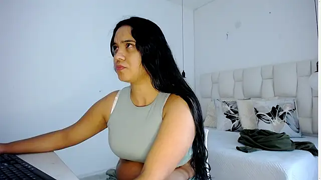 Snapshot of tiffany__pink chatting on 10-11-25, 01:49 tiffany pink online show from 10-11-25, 01:49