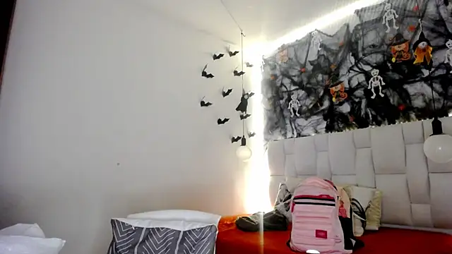 Snapshot of tiffany__pink chatting on 10-22-25, 08:08 tiffany pink online show from 10-22-25, 08:08